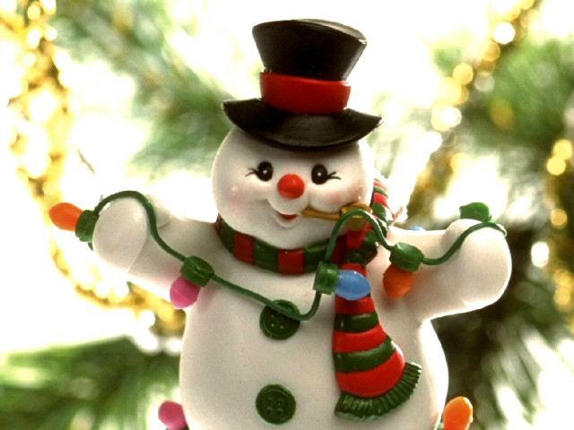 Snowman ornament hat scarf green free wallpaper - medium preview image