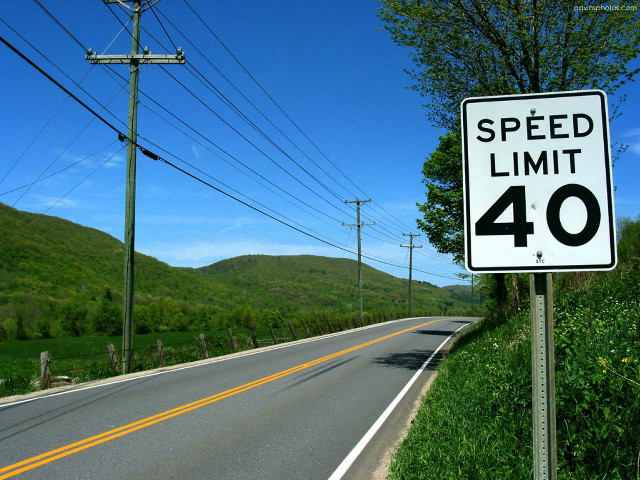 Speed limit sign road hill free wallpaper - medium preview image
