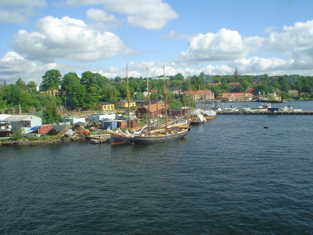 Boat docked harbor other boats free wallpaper - medium preview image