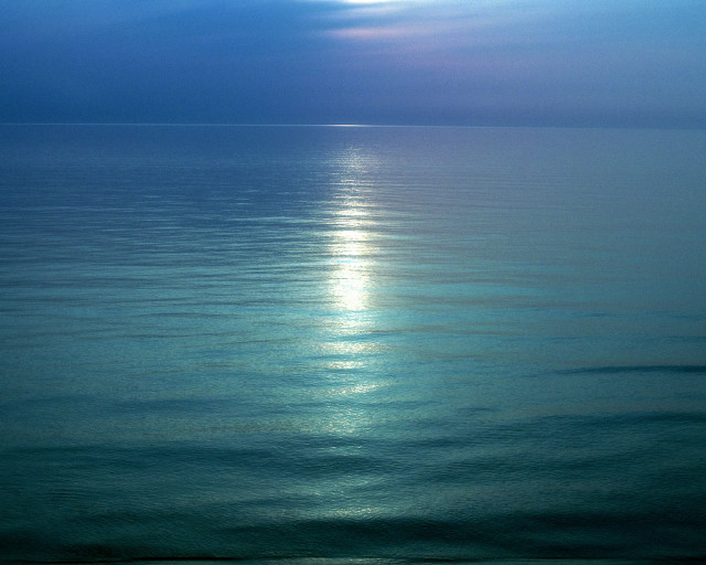 Large body of water sun free wallpaper - medium preview image