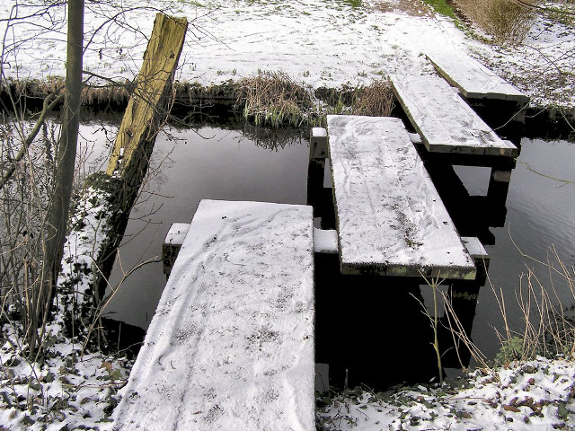 Snow covered bench water field free wallpaper - medium preview image