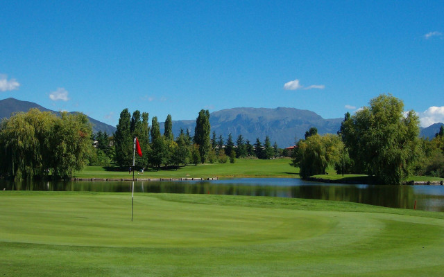 Golf course pond trees mountains free wallpaper - medium preview image