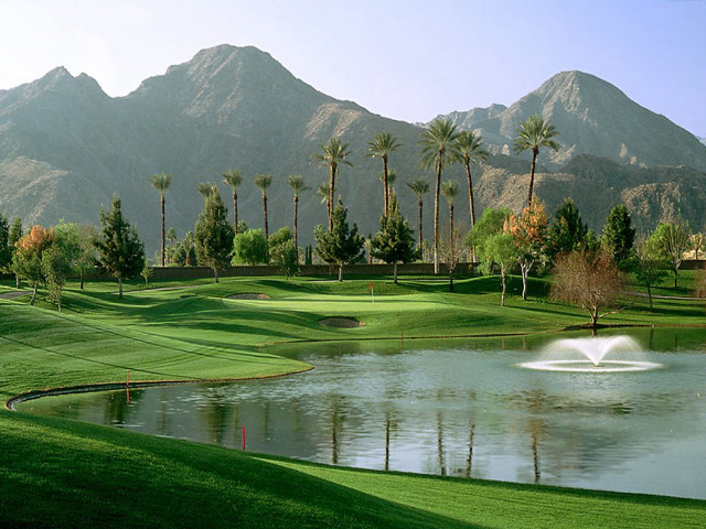 Golf course pond fountain mountains free wallpaper - medium preview image