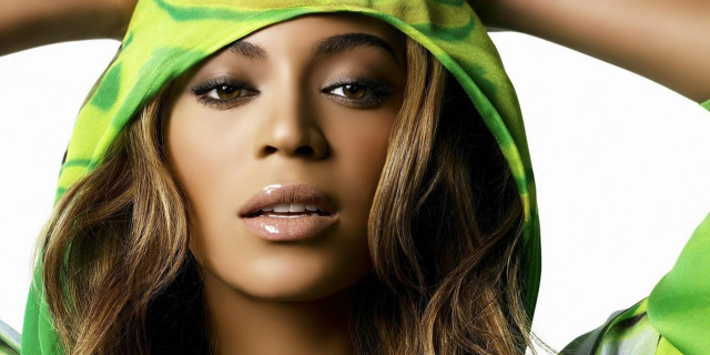 Woman green hoodie green scarf free wallpaper - medium preview image