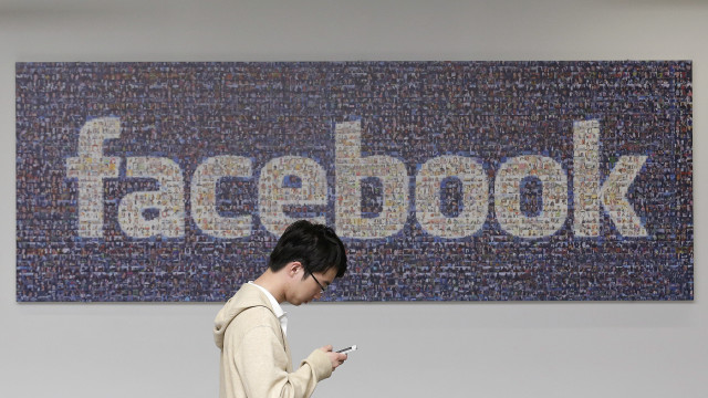 Man facebook sign cellphone looking free wallpaper - medium preview image