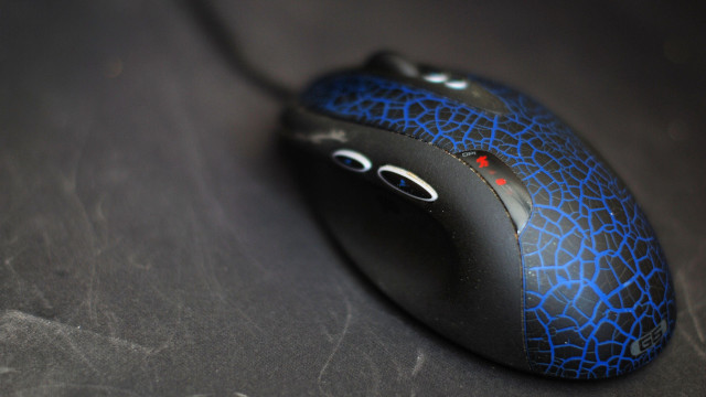Blue black mouse tabletop black free wallpaper - medium preview image