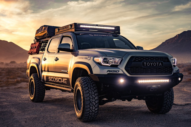 Truck light desert mountains cloudy free wallpaper - medium preview image