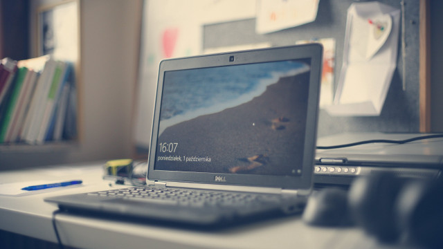 Laptop desk keyboard mouse bookshelf free wallpaper - medium preview image