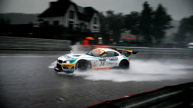 Car driving wet road smoke free wallpaper - medium preview image