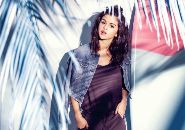 Woman posing flag palm tree free wallpaper - medium preview image