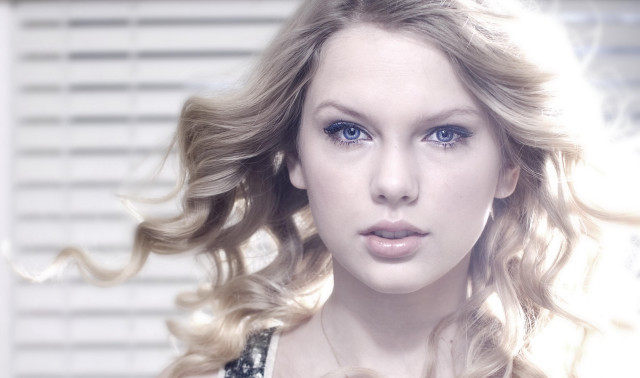 Woman blonde hair blue eyes #18 free wallpaper - medium preview image