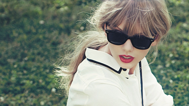 Woman sunglasses tennis racket posing free wallpaper - medium preview image