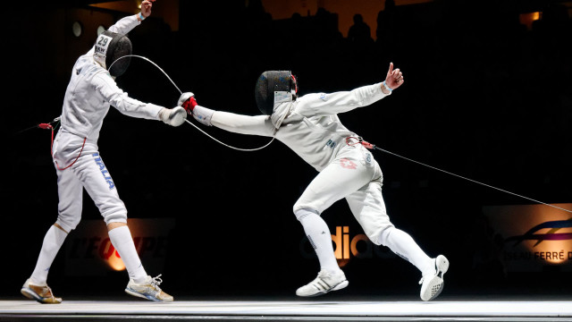 Fencing men stage fight rope free wallpaper - medium preview image