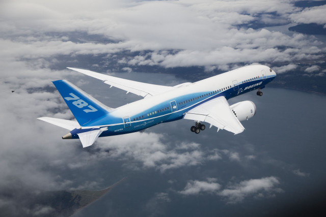 Large jet cloudy sky ocean free wallpaper - medium preview image