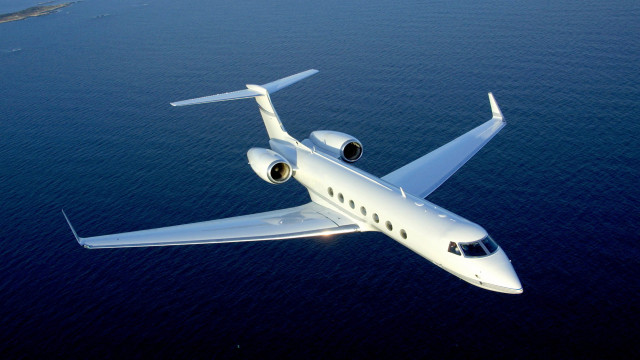 White jet flying ocean sky free wallpaper - medium preview image