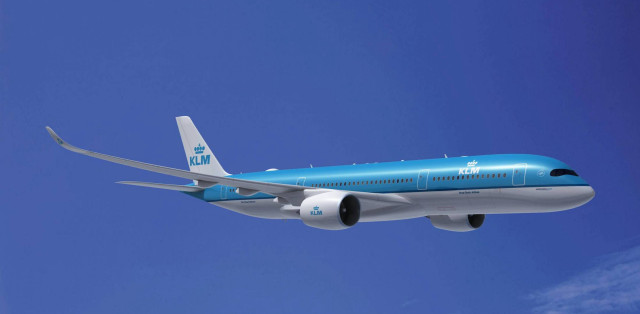 Blue white airplane flying sky free wallpaper - medium preview image