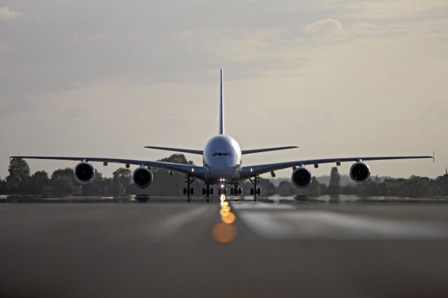 Jetliner airport runway landing gear free wallpaper - medium preview image