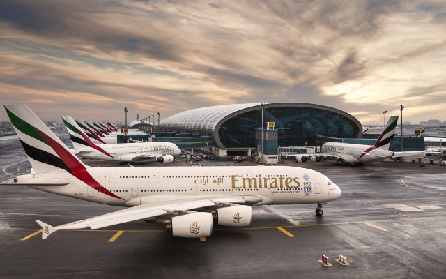 Jetliner airport tarmac terminal building free wallpaper - medium preview image