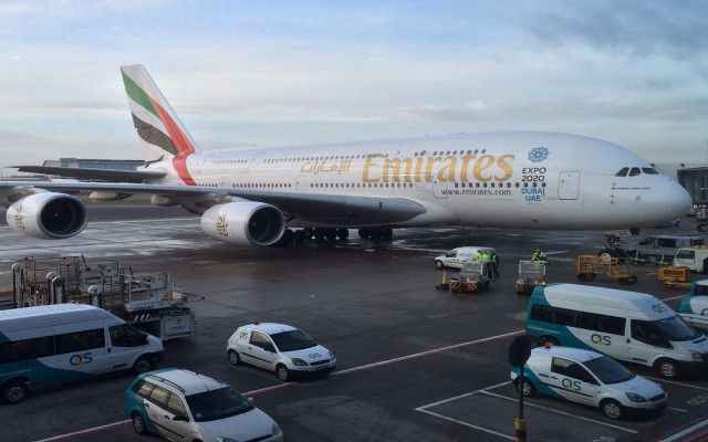 Jetliner airport tarmac loading dock free wallpaper - medium preview image