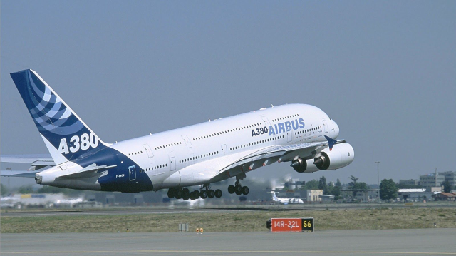 Jetliner taking off airport runway #3 free wallpaper - medium preview image