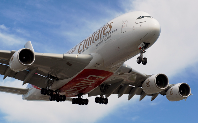 Large jet blue sky clouds #2 free wallpaper - medium preview image