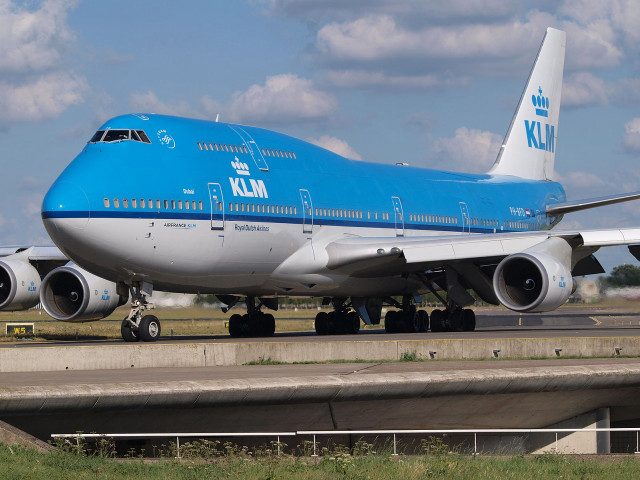Large blue white airplane runway #2 free wallpaper - medium preview image
