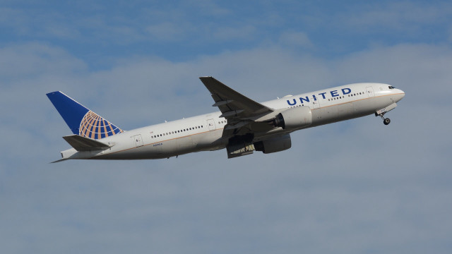 United airlines plane blue white free wallpaper - medium preview image
