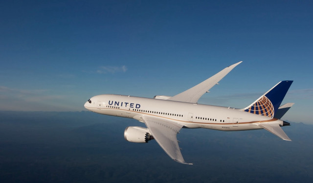 United airlines plane flying blue free wallpaper - medium preview image
