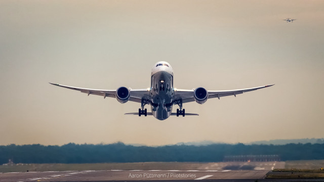 Jetliner flying cloudy sky runway free wallpaper - medium preview image