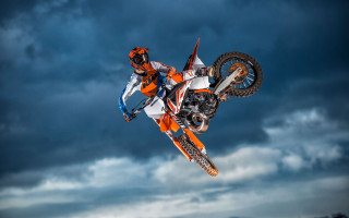 Motorcycle trick air cloudy dark - a trick in the air free wallpaper