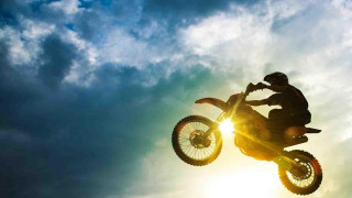 Dirt bike air sun clouds - the sun behind them free wallpaper