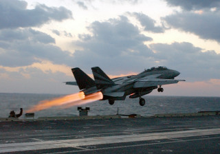 Jet flying low ship ocean - low free wallpaper