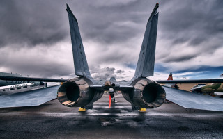 Jet plane runway cloudy sky 7 - a runway under a cloudy sky free wallpaper