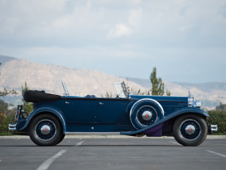 Blue car parking lot mountain 2 - j. c. leyendecker 8 k free wallpaper