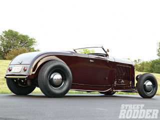 Classic car parking lot grass - grass and trees free wallpaper