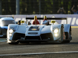 Race car track sidelines crowd - a race track free wallpaper