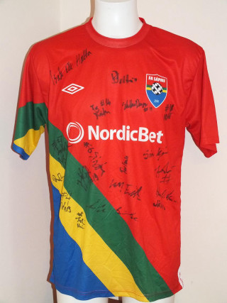 Red shirt autographs name tag - de stijl free wallpaper