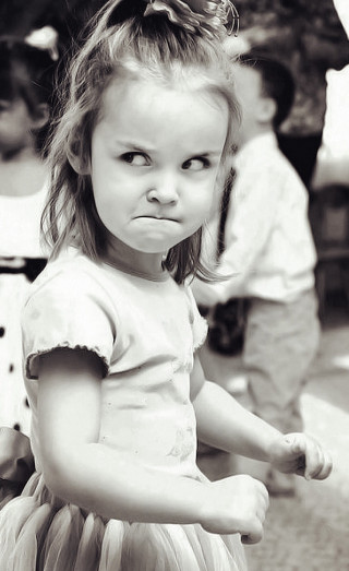 Little girl sad face people - a little girl free wallpaper