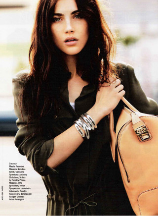 Woman holding purse handbag magazine - color free wallpaper