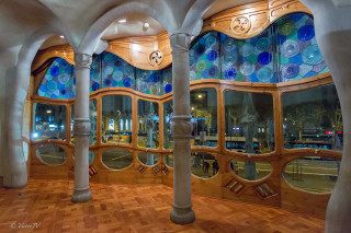 Room windows woodenfloor columns circularwindow - cubist free wallpaper