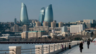 People walking bridge water city - abdullah gërguri free wallpaper