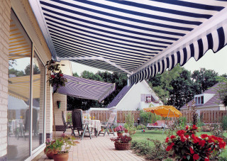 Patio awning table chairs flowers - a patio free wallpaper