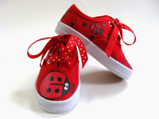 Red shoes ladybug designs pair - a red ribbon free wallpaper
