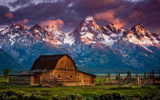 Barn field mountains sunset pink 2 - a barn in a field free wallpaper