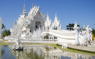 White building fountain people pond - a white building free wallpaper