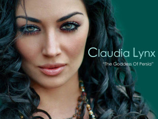 Woman long hair necklace green - flavia bloi free wallpaper