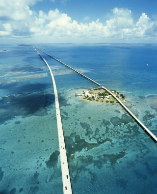 Long bridge island tiltshift blue - chris labrooy free wallpaper