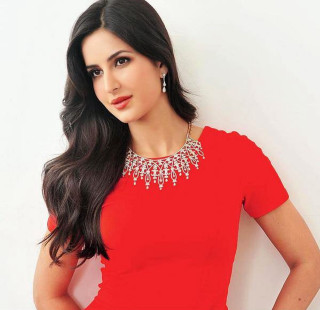Woman red dress posing picture 7 - a red dress free wallpaper