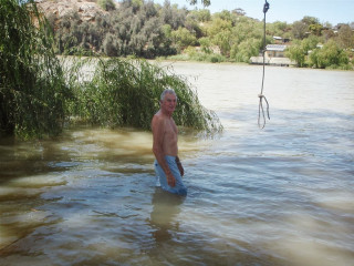 Man river frisbee rope hanging - river free wallpaper