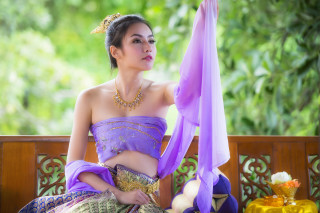 Woman purple dress bench purple - a purple scarf free wallpaper